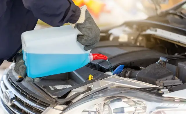 Scheibenwischwasser richtig wählen: Tipps für Sicherheit und Pflege