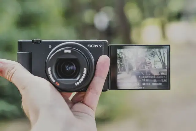 Jaki aparat kompaktowy wybrać, aby uniknąć rozczarowania?