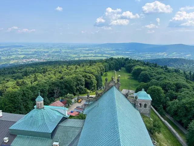 Góry Świętokrzyskie: Gdzie jechać, by nie przegapić najlepszych atrakcji i szlaków