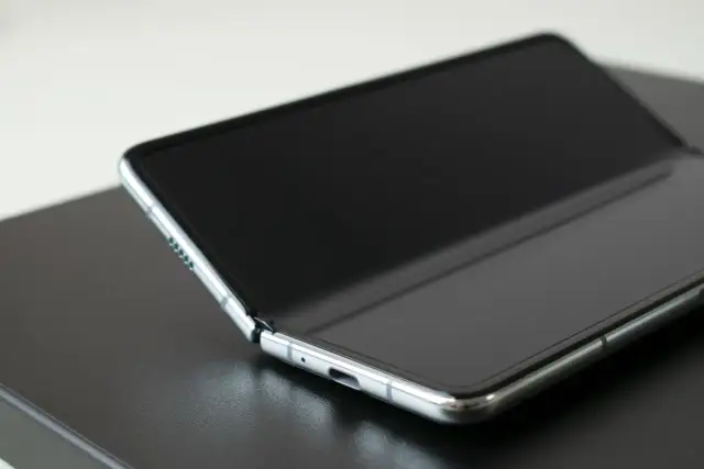 Folia ochronna na ekran: opinie, zalety i wady różnych typów