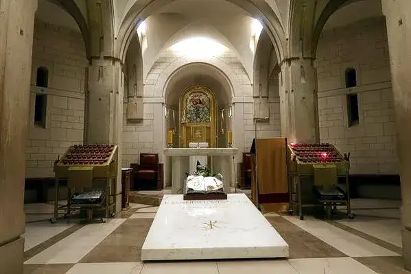 Sanktuarium JPII w Krakowie: Historia, architektura i msze