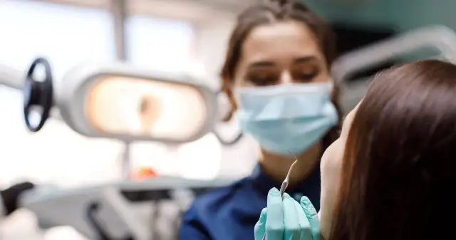 Jak zapisać się do dentysty na NFZ? Krok po kroku do darmowego leczenia