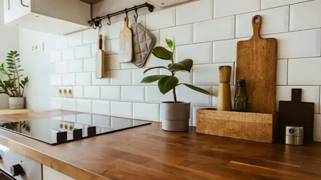 Ile waży blat kuchenny? Zaskakujące różnice w materiałach!