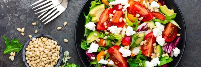 Gdzie kupić gotowe sałatki? Sprawdź najlepsze miejsca i oferty