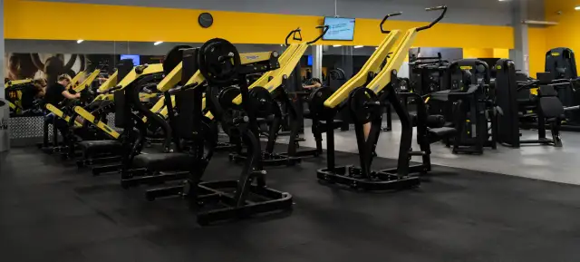 Siłownia Konstantynów Łódzki: CSiR vs Just Gym - Którą wybrać?