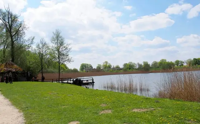 Jezioro Biskupińskie: ukryte skarby i atrakcje dla turystów