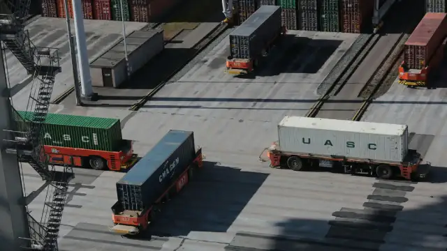 Spedytor: Kto to jest, co robi i jak nim zostać? Zarobki, wyzwania