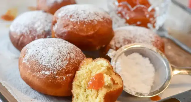 Tłusty Czwartek: Historia od pogańskich uczt po pączki