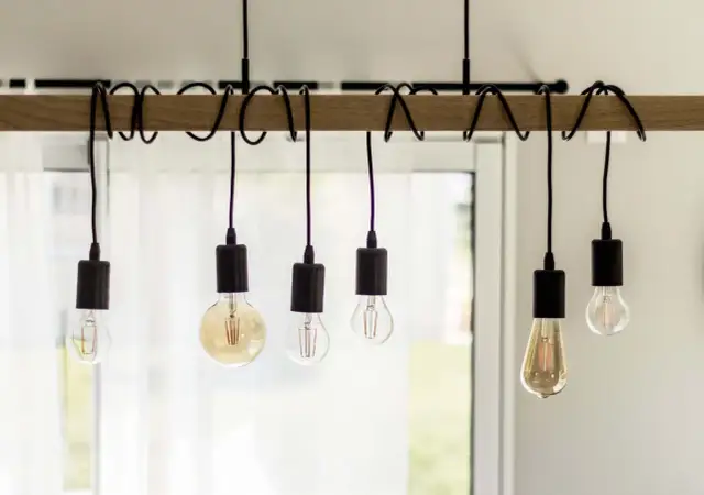 Jak zrobić żyrandol z drewna – proste kroki do efektownej lampy