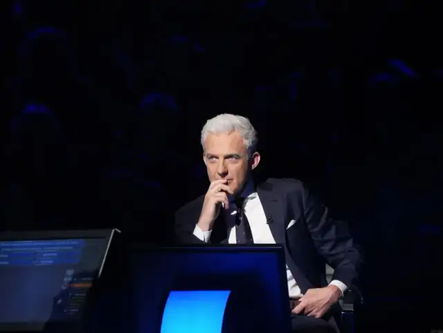 Hubert Urbański w nowej edycji "Milionerów" zastanawia się nad pytaniem.