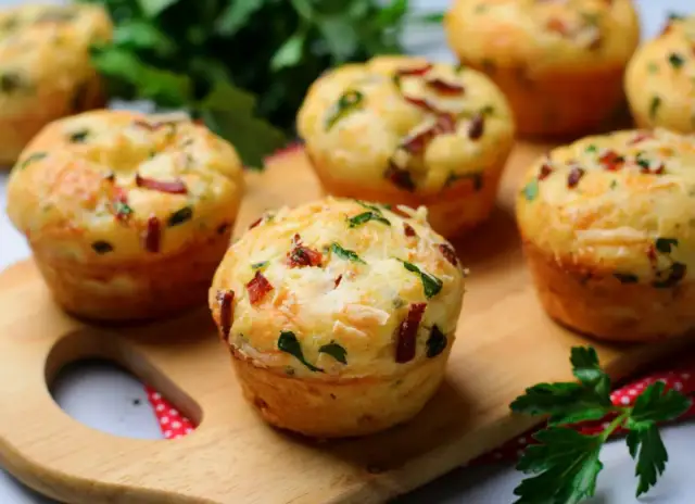 Czym wypełnić babeczki wytrawne? 10 pysznych i zaskakujących pomysłów