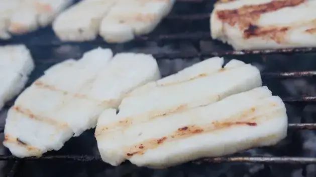 Jak przygotować halloumi: proste metody i smaczne przepisy