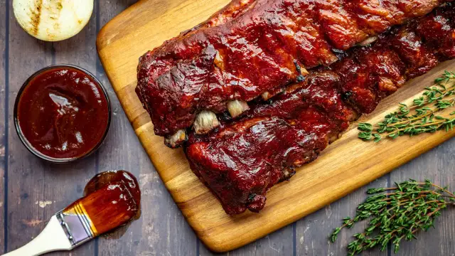 Jak długo smażyć żeberka na patelni, aby były soczyste i chrupiące