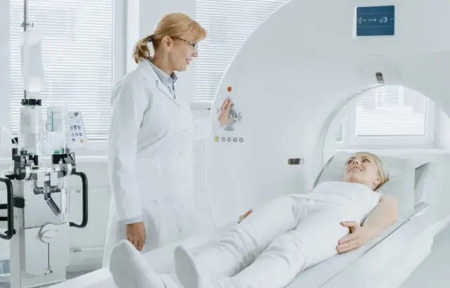 Czy po badaniu PET można prowadzić samochód bez obaw o skutki?