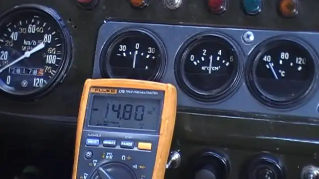 Jak podłączyć amperomierz w ciągniku, aby uniknąć uszkodzeń?