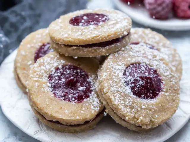 Domowe ciastka: długo świeże? Poznaj sekrety pieczenia i przechowywania!