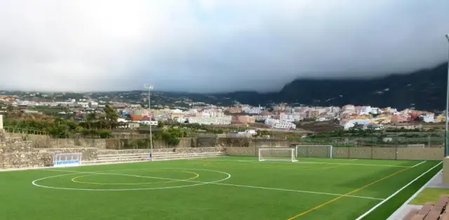 ¿Jugar en el Antonio Yeoward? Guía del Campo, Alquiler y UD Longuera