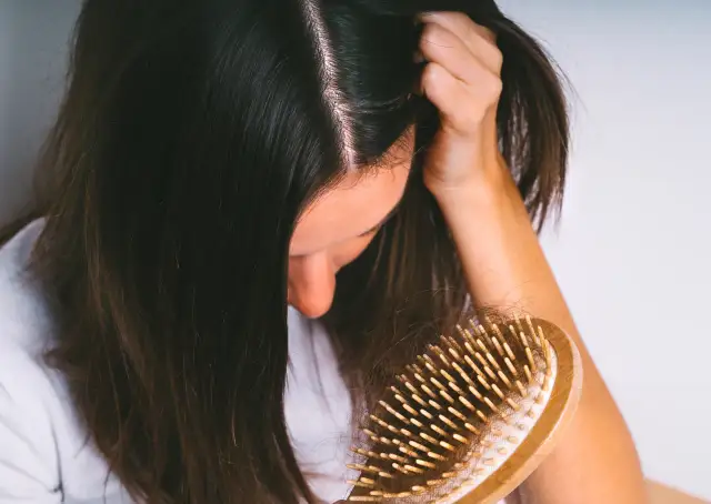 Lotion do włosów: Twój klucz do zdrowej skóry głowy i mocnych włosów