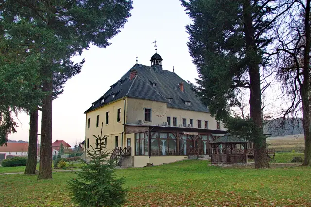 Pałac w Grobli - odkryj fascynującą historię i piękno architektury