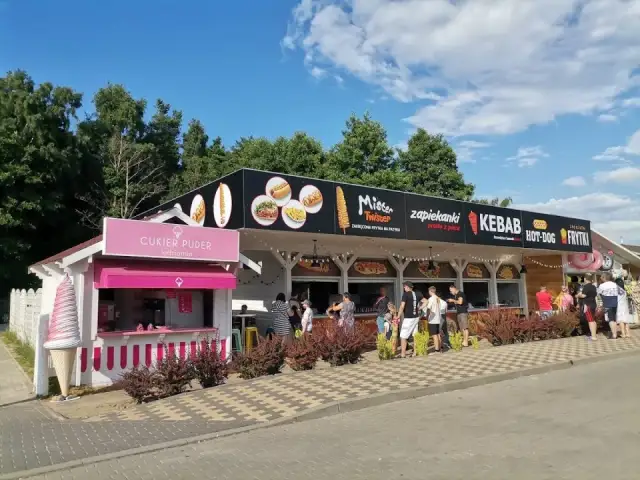 Gdzie zjeść w Wiciu? Odkryj najlepsze lokale gastronomiczne