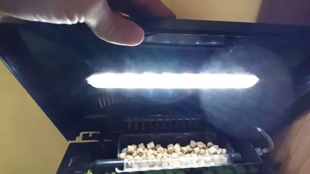 Ile prądu zużywa akwarium 112l? Sprawdź koszt (25-70 zł) i oszczędzaj!