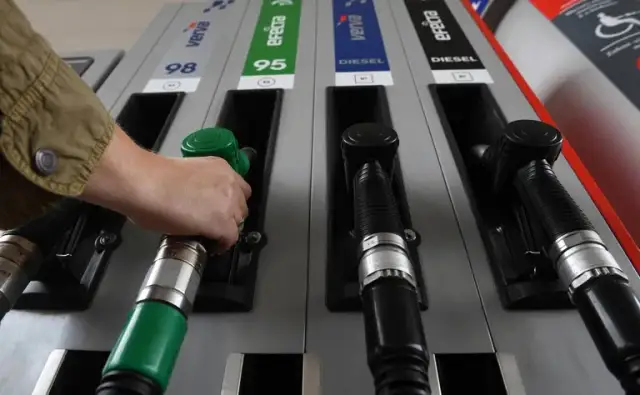 Jaki kolor ma diesel? Zaskakujące różnice w odcieniach paliwa