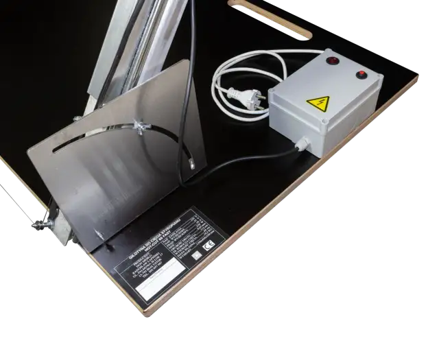 Jaki prostownik do cięcia styropianu, aby uniknąć zniszczeń materiału?