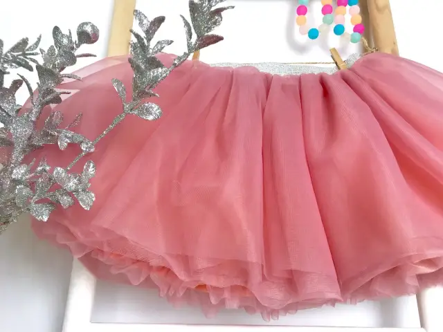 Jak uszyć spódnicę tiulową? Stwórz ją sama, nawet jako początkująca!