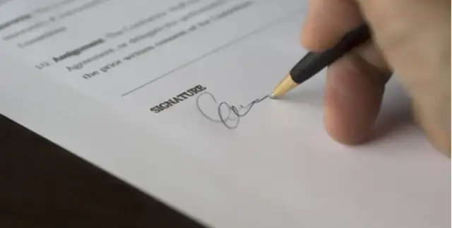 Akt notarialny: Kiedy nabiera mocy prawnej? Kluczowe zasady i wyjątki