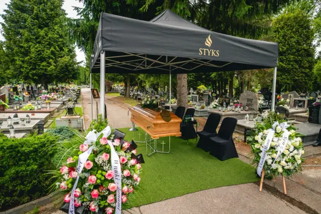 Jak sprawdzić datę pogrzebu w Warszawie i uniknąć nieporozumień