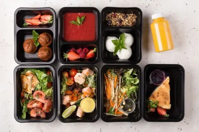 Załóż catering dietetyczny: Wymogi, koszty, Sanepid i marketing