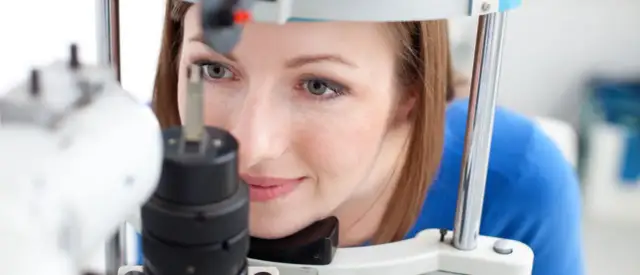 Kto dobiera soczewki kontaktowe i dlaczego nie warto ryzykować?