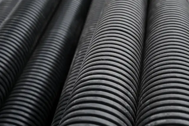 Izolacja rur co na zewnątrz: uniknij strat ciepła i uszkodzeń