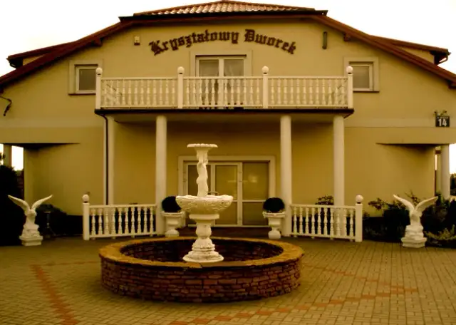 Kryształowy Dworek Emilianów: Twoje wymarzone wesele pod Warszawą?