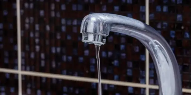 Jak sprawdzić ciśnienie wody w kranie i uniknąć problemów z instalacją