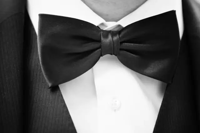 Jaka mucha na wesele: unikaj modowych błędów i wybierz idealnie