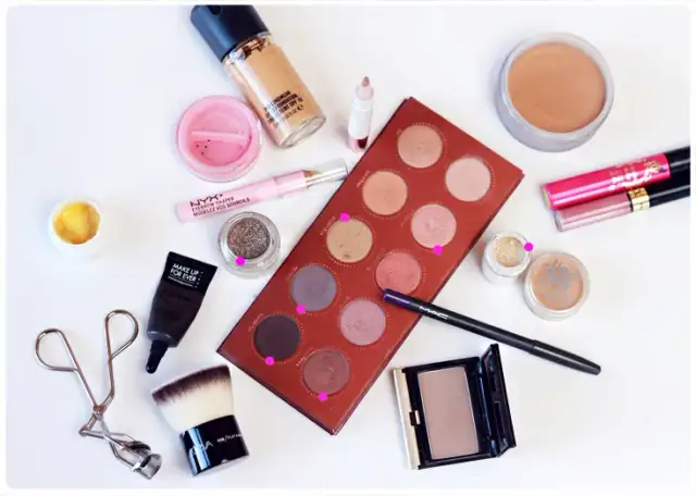 Profesjonalny makijaż co potrzebne: kluczowe kosmetyki i narzędzia