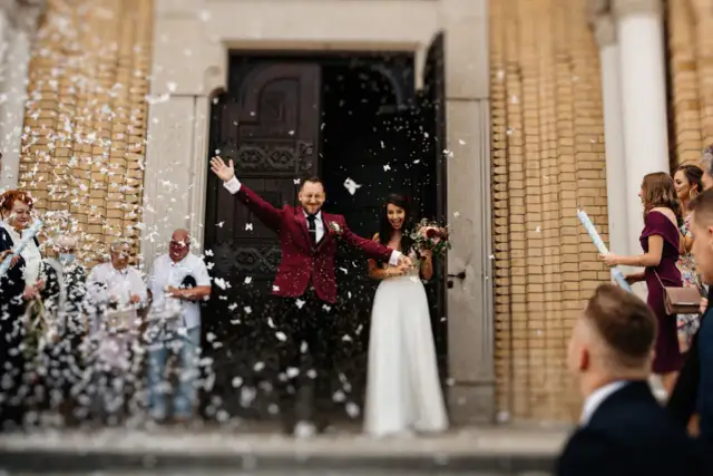 Ile tub konfetti przed kościołem? Klucz do niezapomnianego wyjścia