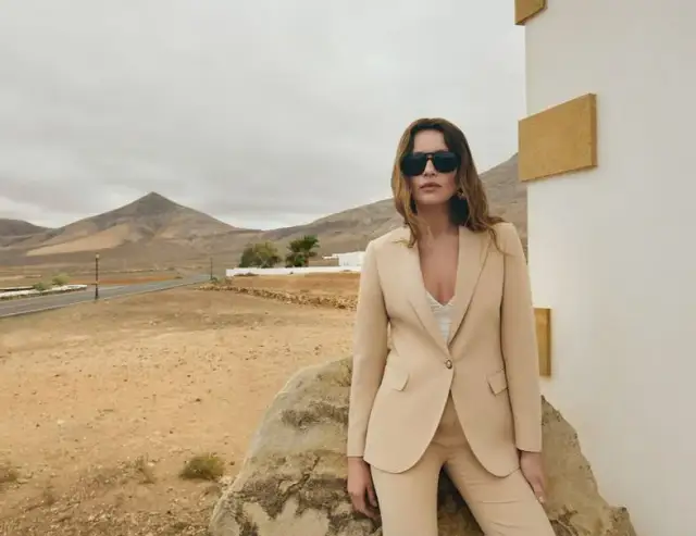 Jakie spodnie do brązowej marynarki - eleganckie stylizacje na każdą okazję