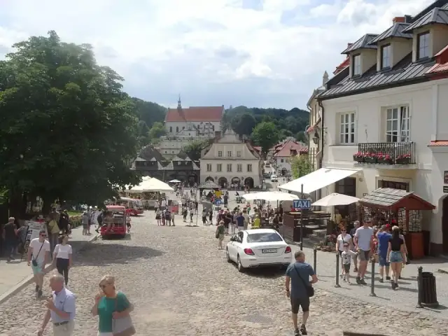 Gdzie leży Kazimierz Dolny? Położenie, dojazd i atrakcje