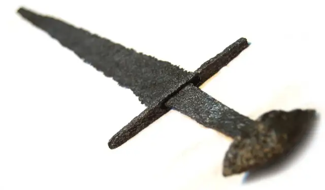 Czego symbolem jest miecz? Odkryj jego znaczenie w kulturze