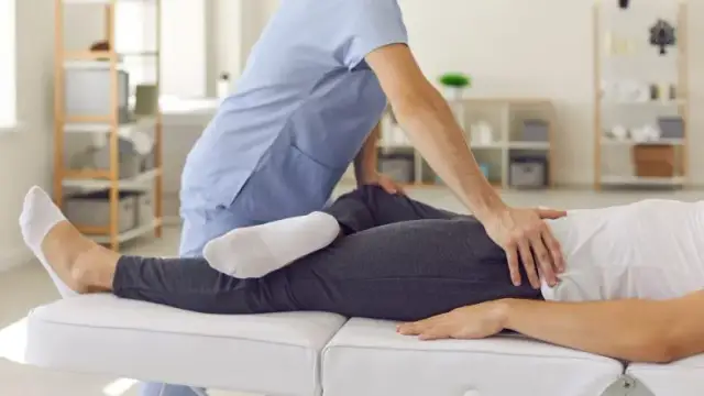 Fizjoterapeuta: Kto to jest? Jak leczy i kiedy go szukać?