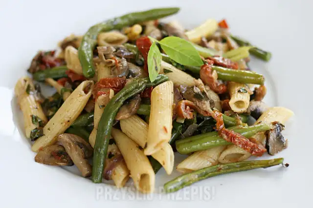 Penne z pieczarkami – szybki przepis na pyszne danie na obiad