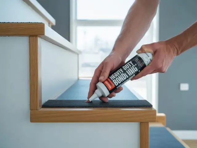 Najlepszy klej do schodów drewnianych - uniknij błędów w montażu