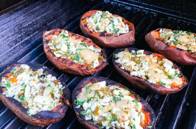 Proste i pyszne przekąski na sylwestra, które oczarują gości