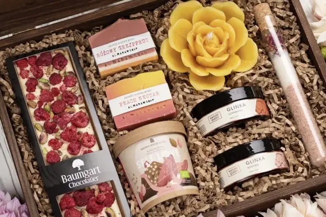 Co dać na 50 urodziny? Oryginalne pomysły, które zaskoczą każdego