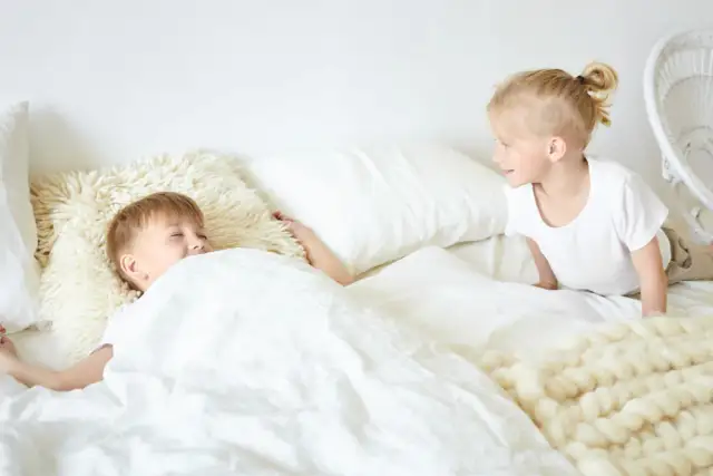 Materac dla dwulatka: Jak wybrać najlepszy dla zdrowia i snu?