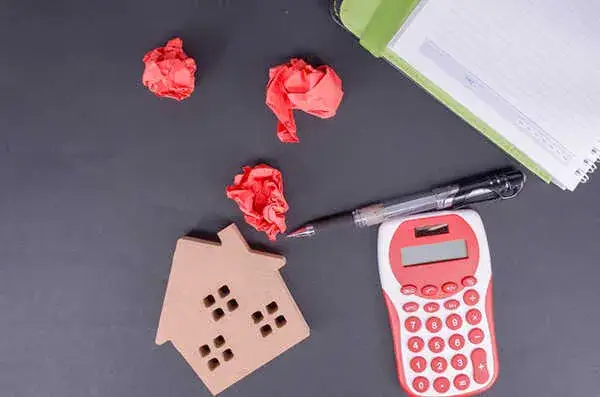 Jak obliczyć koszt wynajmu mieszkania i uniknąć ukrytych opłat