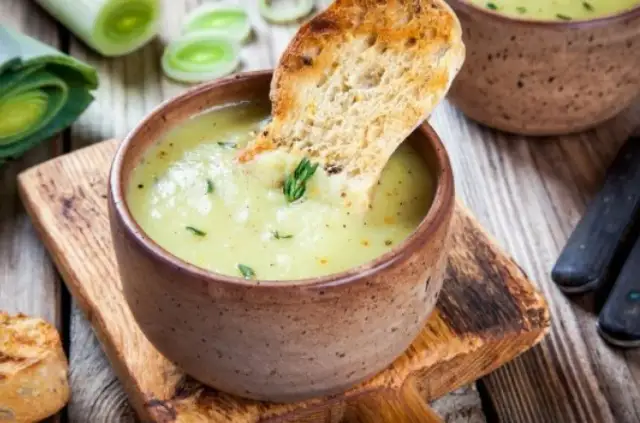 Jak zabielić zupę mlekiem bez zwarzenia? Sekret gładkiej zupy!