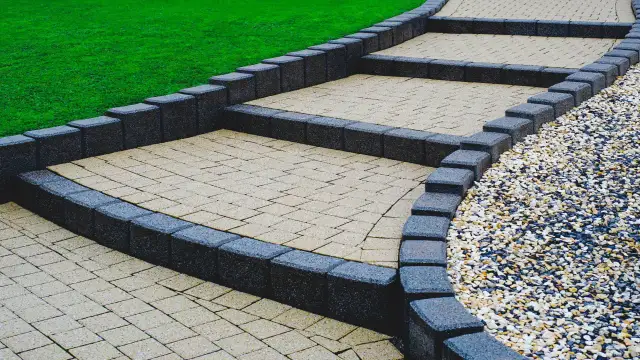 Ile kosztują schody z kostki? Sprawdź ceny i oszczędź!